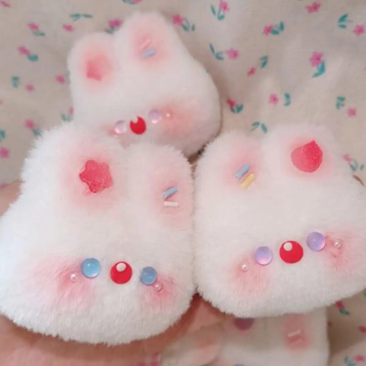 Trei jucării de pluș personalizate în stil anime bunny